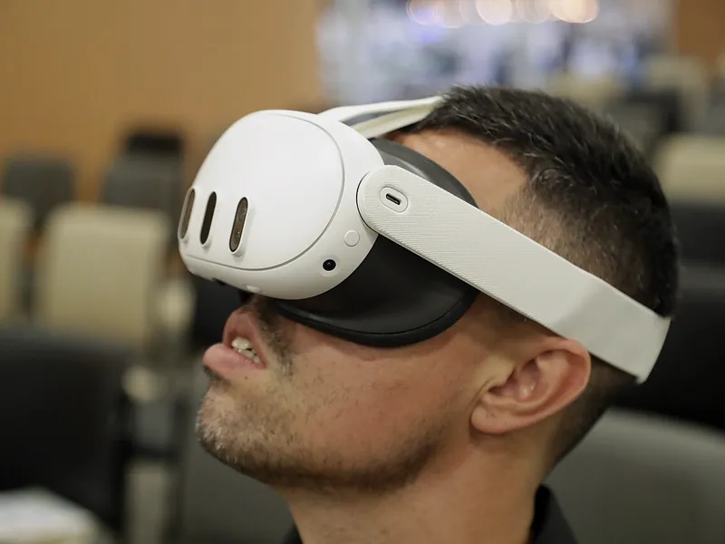 Virtual & Augmented Reality
